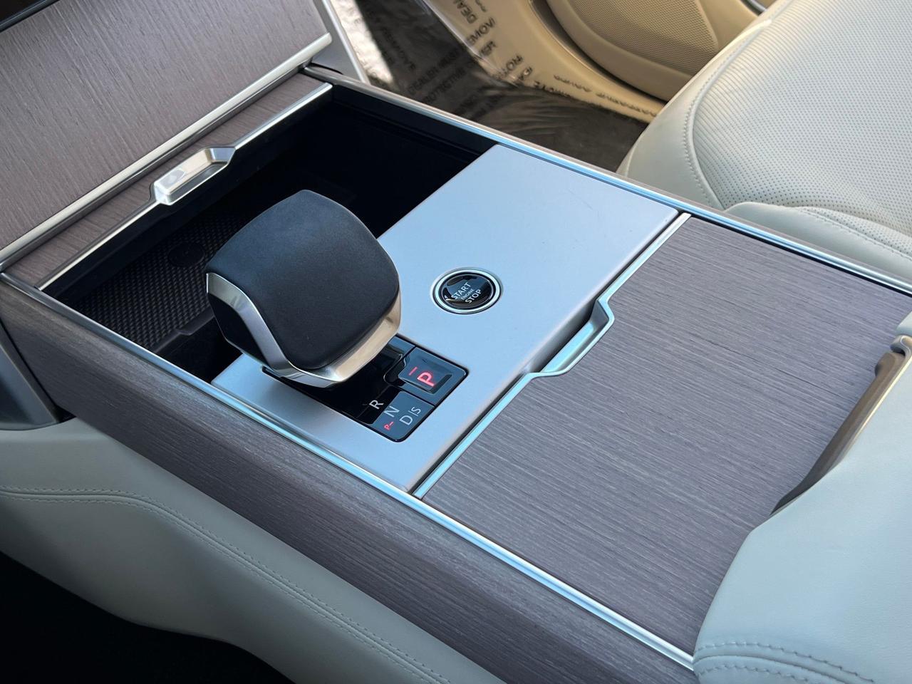 2025 Land Rover Range Rover Plug-In Hybrid SE Indianapolis IN