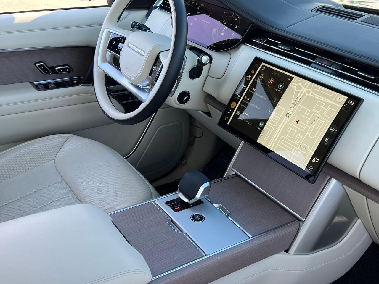 2025 Land Rover Range Rover Plug-In Hybrid SE