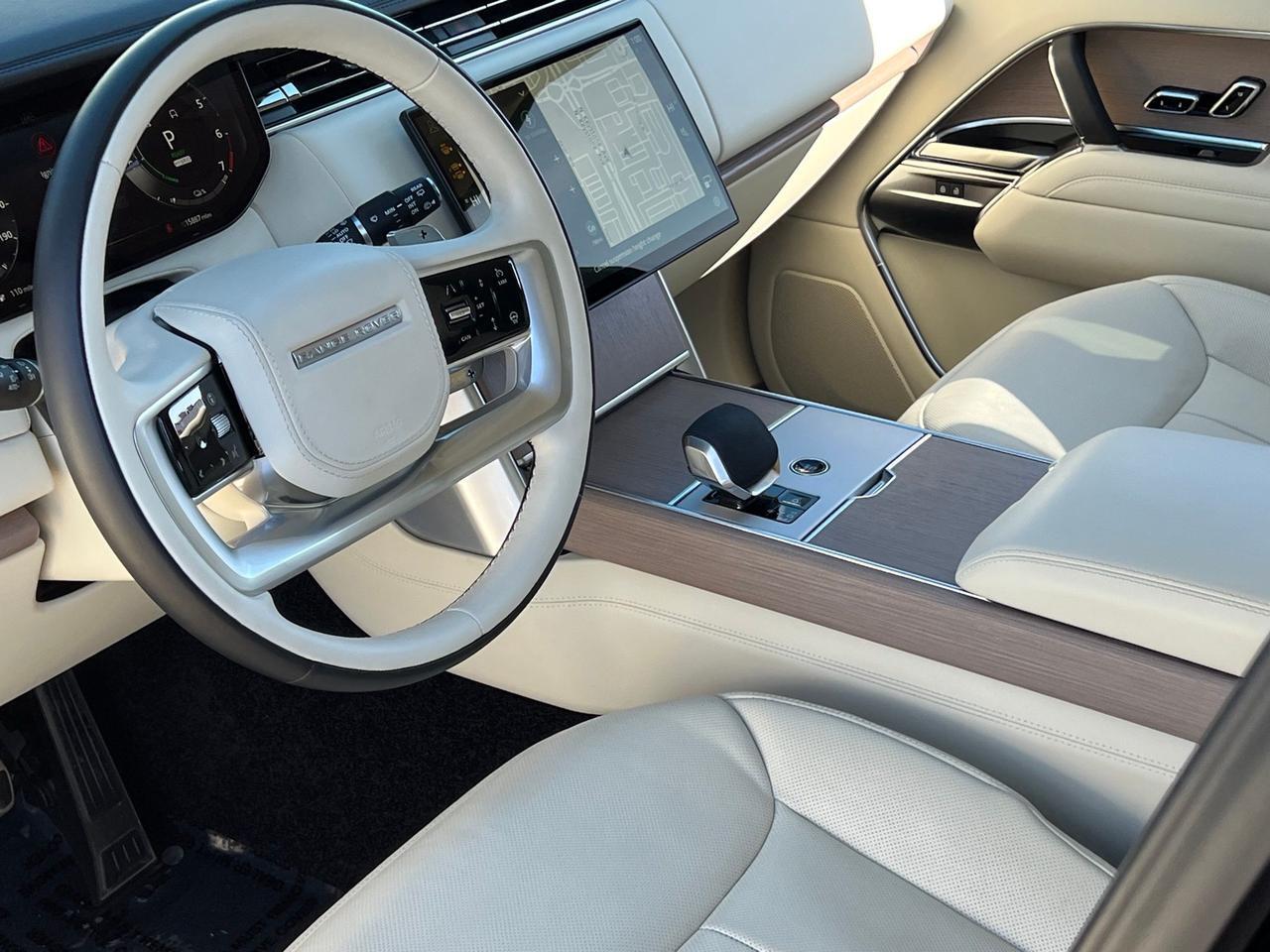 2025 Land Rover Range Rover Plug-In Hybrid SE Indianapolis IN