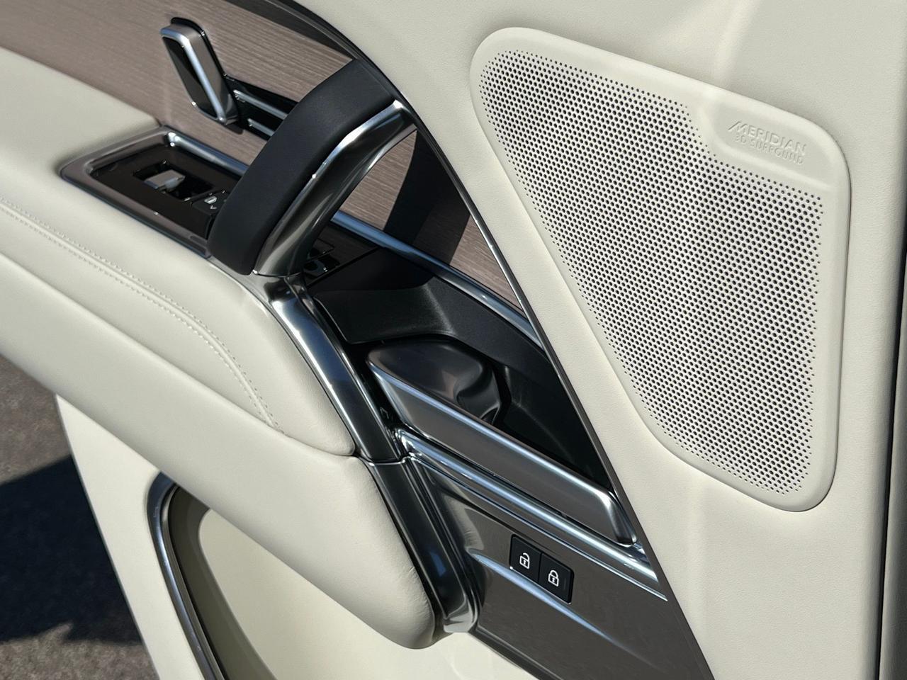 2025 Land Rover Range Rover Plug-In Hybrid SE Indianapolis IN