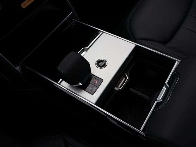 2025 Land Rover Range Rover Plug-In Hybrid SE Oshkosh WI