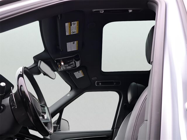 2025 Land Rover Range Rover Plug-In Hybrid SE Oshkosh WI