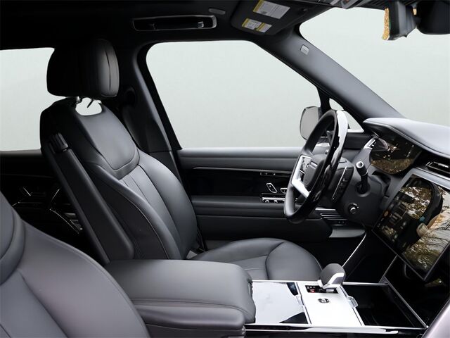 2025 Land Rover Range Rover Plug-In Hybrid SE Oshkosh WI