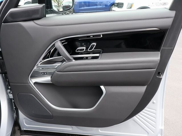 2025 Land Rover Range Rover Plug-In Hybrid SE Oshkosh WI