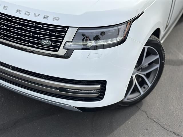 2025 Land Rover Range Rover Plug-In Hybrid SE