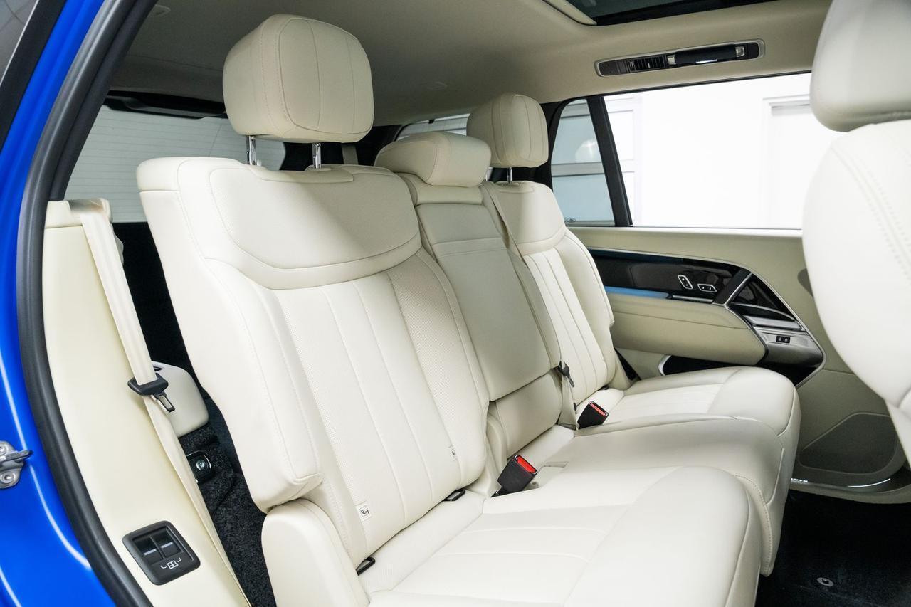 2025 Land Rover Range Rover SE 1 Owner Velocity Blue Metallic Portland OR