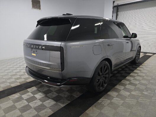 2025 Land Rover Range Rover SE