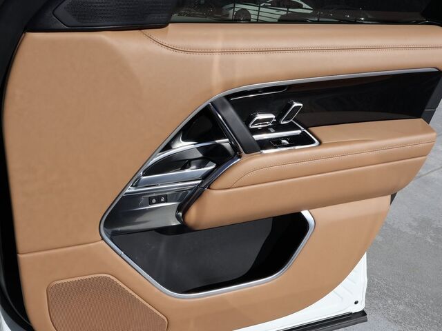 2025 Land Rover Range Rover SE LWB 7 Seats Oshkosh WI