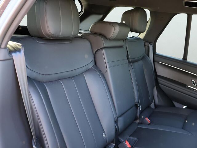 2025 Land Rover Range Rover SE Oshkosh WI