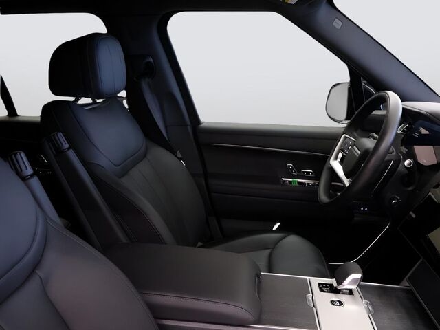 2025 Land Rover Range Rover SE Oshkosh WI
