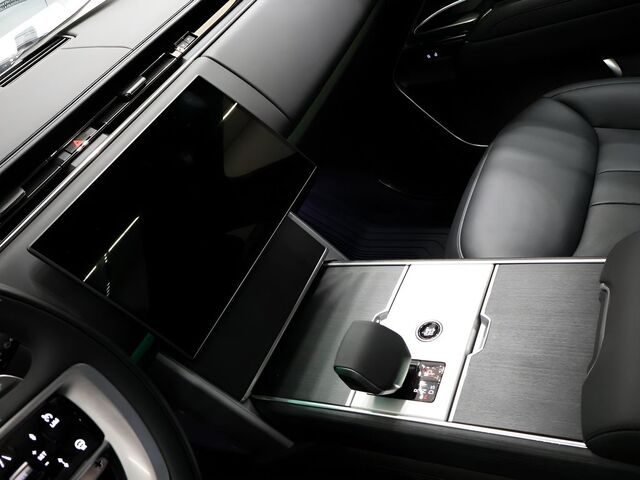 2025 Land Rover Range Rover SE Oshkosh WI