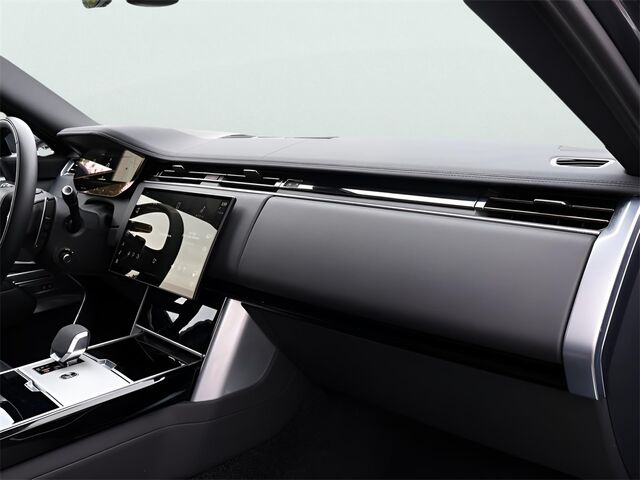 2025 Land Rover Range Rover SE Oshkosh WI