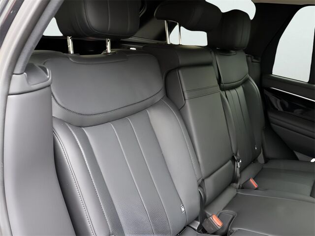 2025 Land Rover Range Rover SE Oshkosh WI
