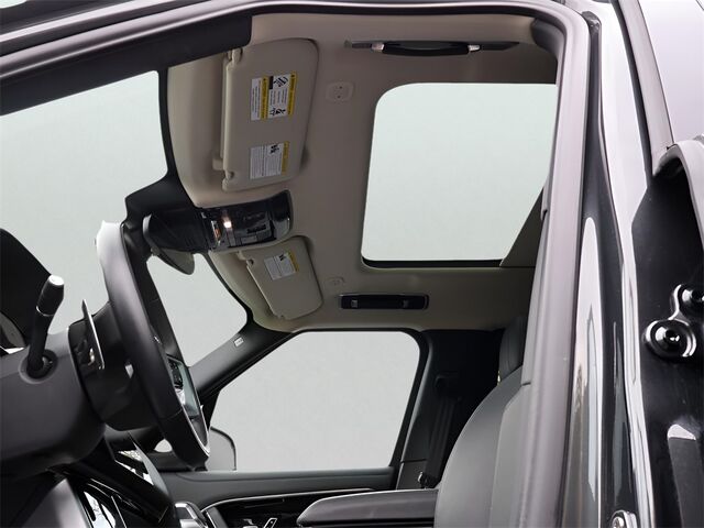 2025 Land Rover Range Rover SE Oshkosh WI