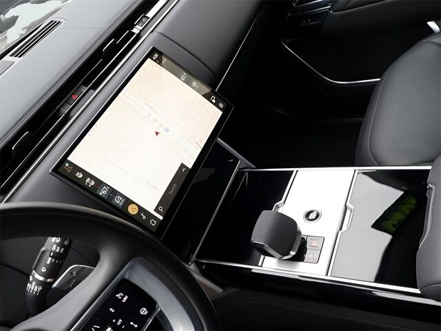 2025 Land Rover Range Rover SE Oshkosh WI