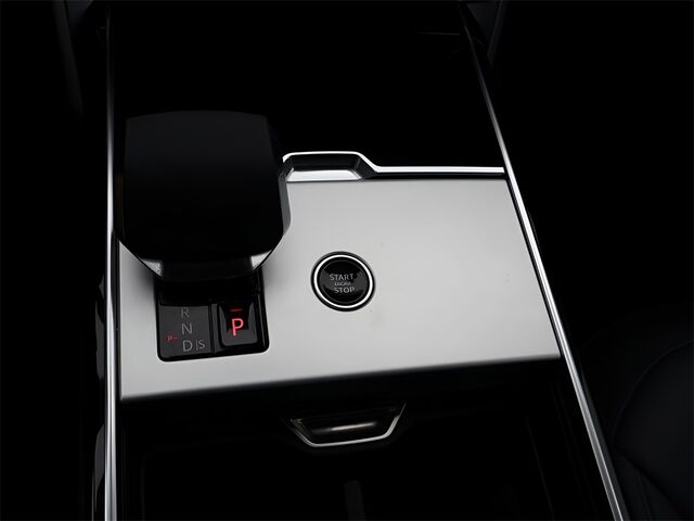 2025 Land Rover Range Rover SE Oshkosh WI