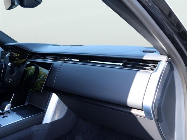 2025 Land Rover Range Rover SE Oshkosh WI