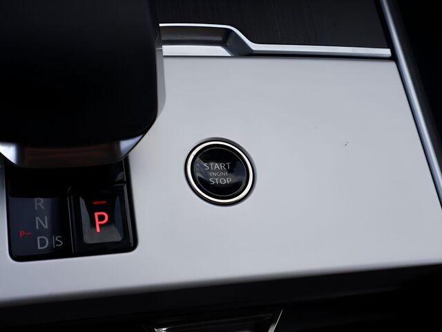 2025 Land Rover Range Rover SE Oshkosh WI