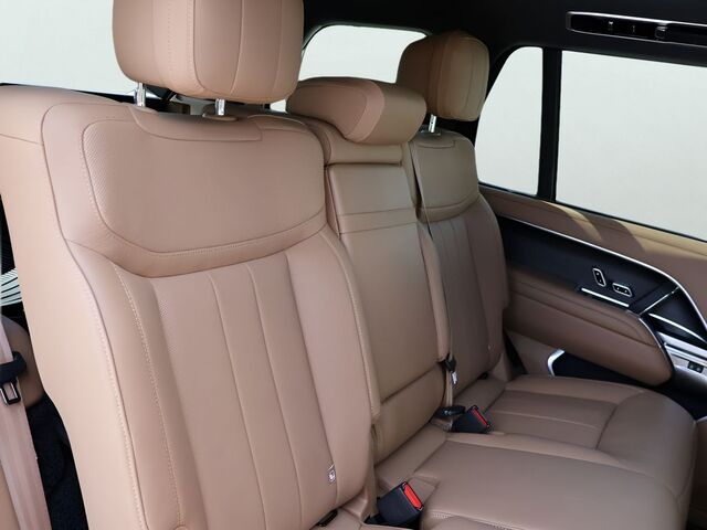 2025 Land Rover Range Rover SE Oshkosh WI