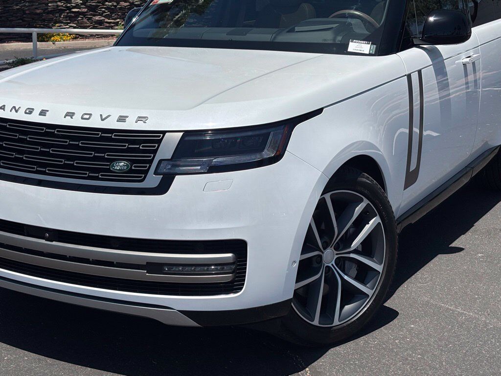 2025 Land Rover Range Rover SE