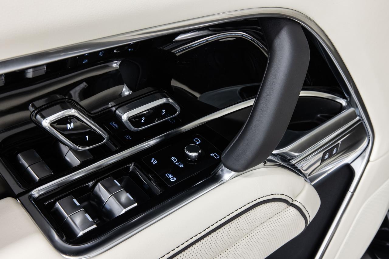 2025 Land Rover Range Rover SE Danville VA