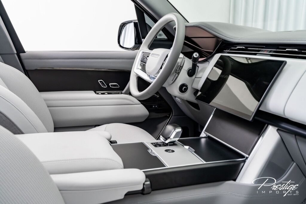 2025 Land Rover Range Rover SV North Miami Beach FL
