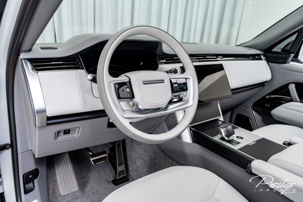 2025 Land Rover Range Rover SV North Miami Beach FL