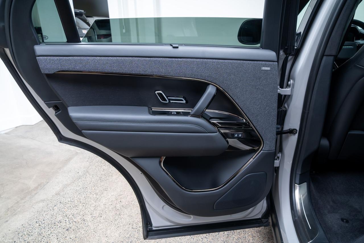 2025 Land Rover Range Rover Sport Plug-in Hybrid Autobiography Meridian 3D Sound Massage Seats Portland OR