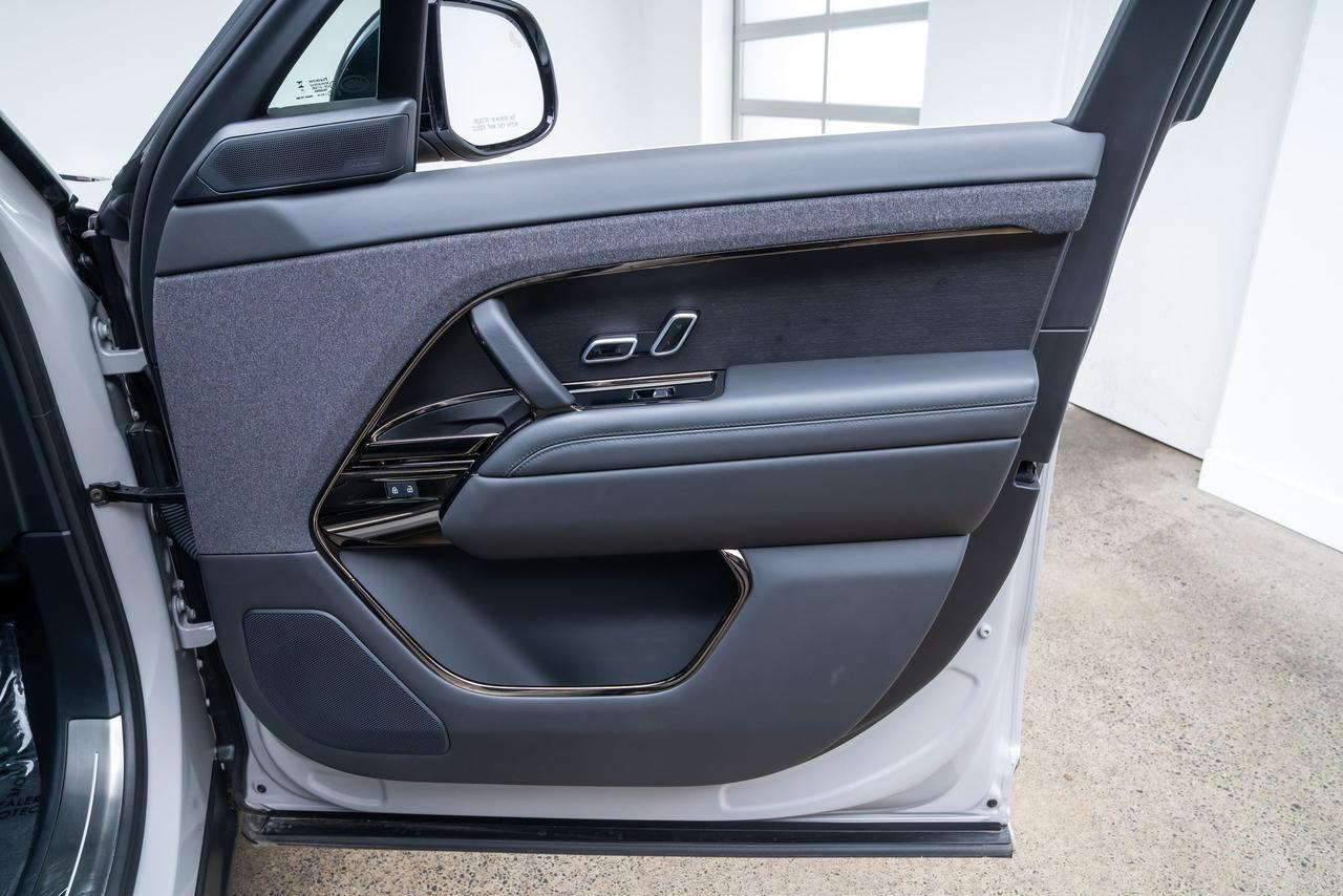 2025 Land Rover Range Rover Sport Plug-in Hybrid Autobiography Meridian 3D Sound Massage Seats Portland OR