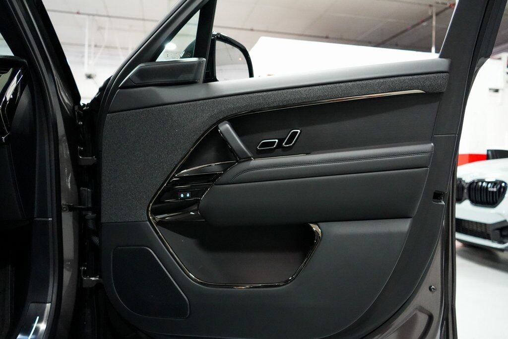 2025 Land Rover Range Rover Sport P460e Dynamic SE photo 29