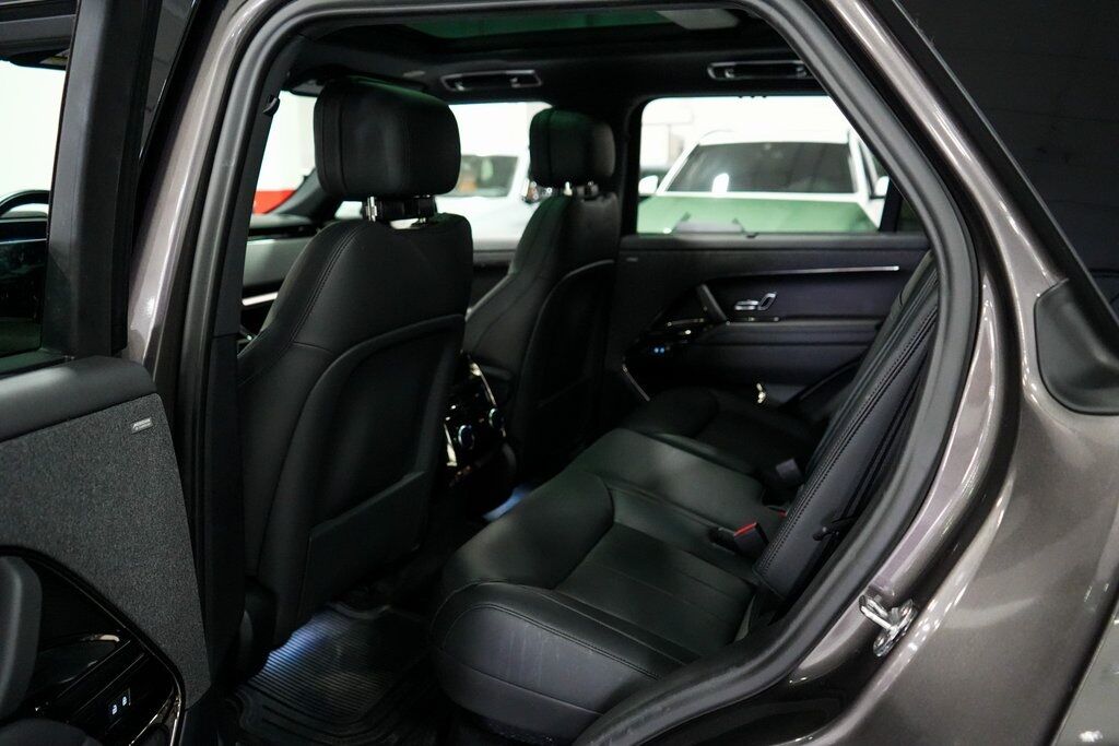2025 Land Rover Range Rover Sport P460e Dynamic SE photo 17