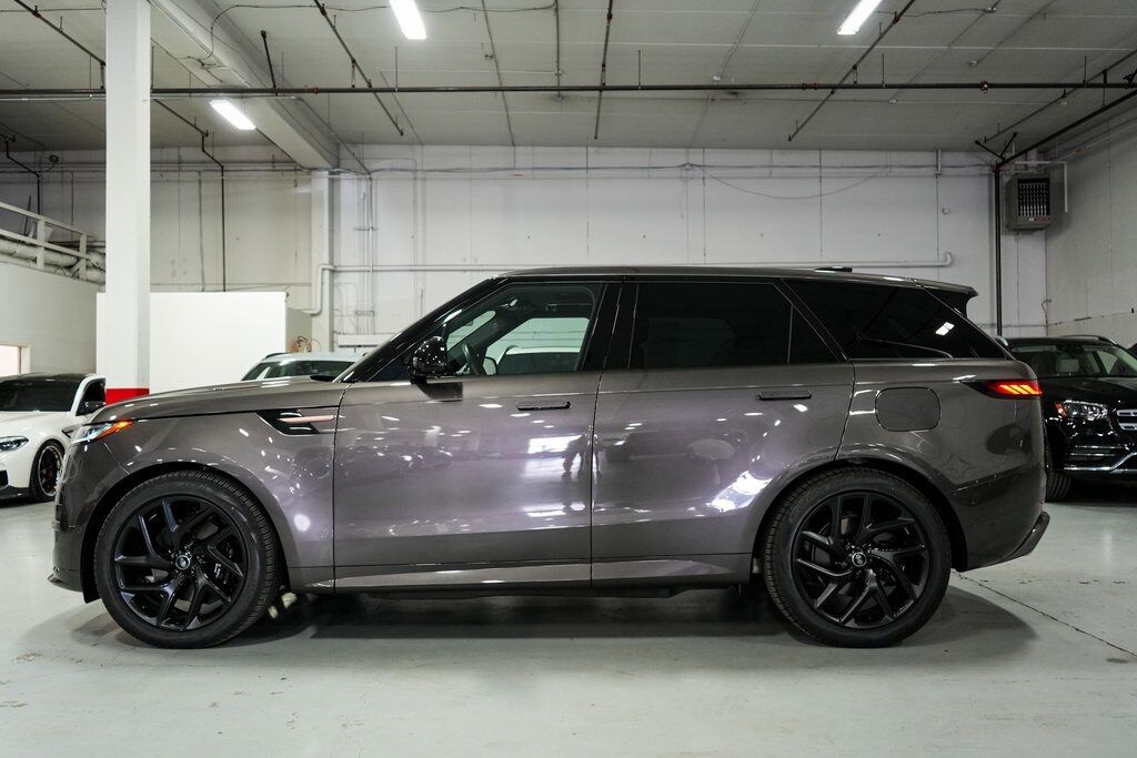 2025 Land Rover Range Rover Sport P460e Dynamic SE photo 2