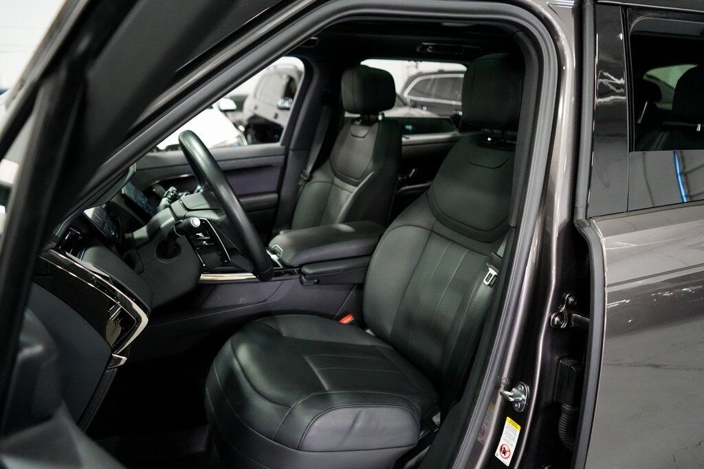 2025 Land Rover Range Rover Sport P460e Dynamic SE photo 9