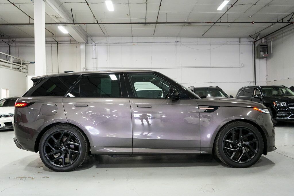 2025 Land Rover Range Rover Sport P460e Dynamic SE photo 7