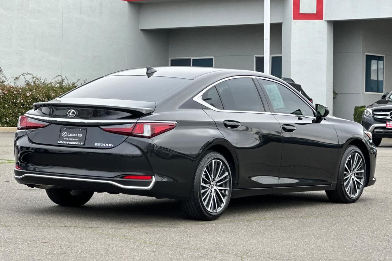 2025 Lexus ES