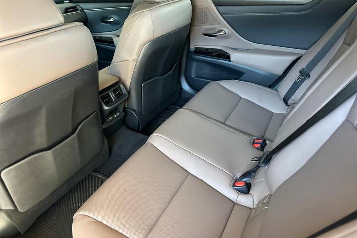 2025 Lexus ES 350 photo 4