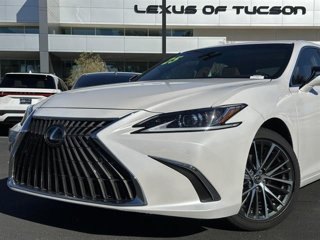 2025 Lexus ES