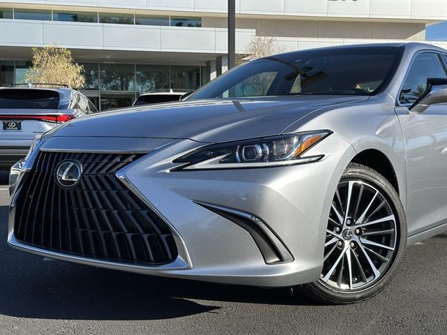 2025 Lexus ES