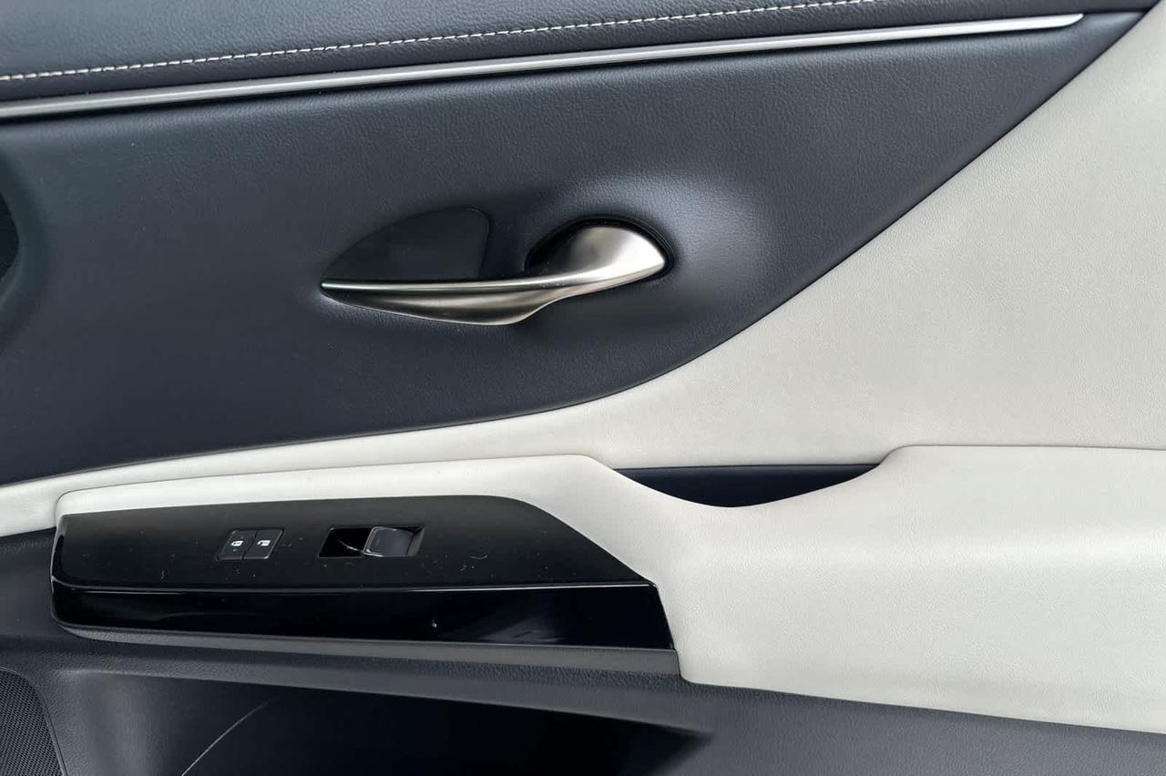 2025 Lexus ES 300h Roseville CA