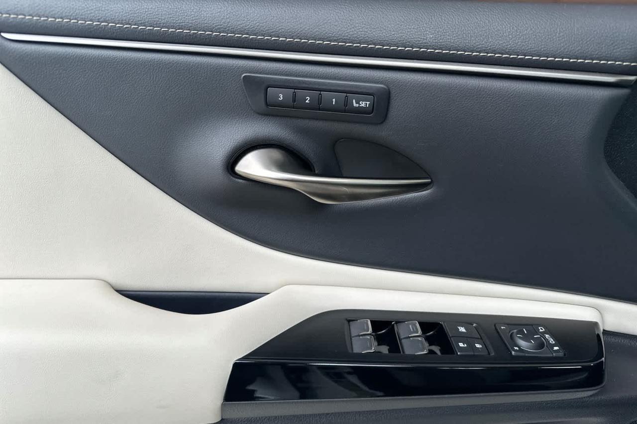 2025 Lexus ES 300h Roseville CA