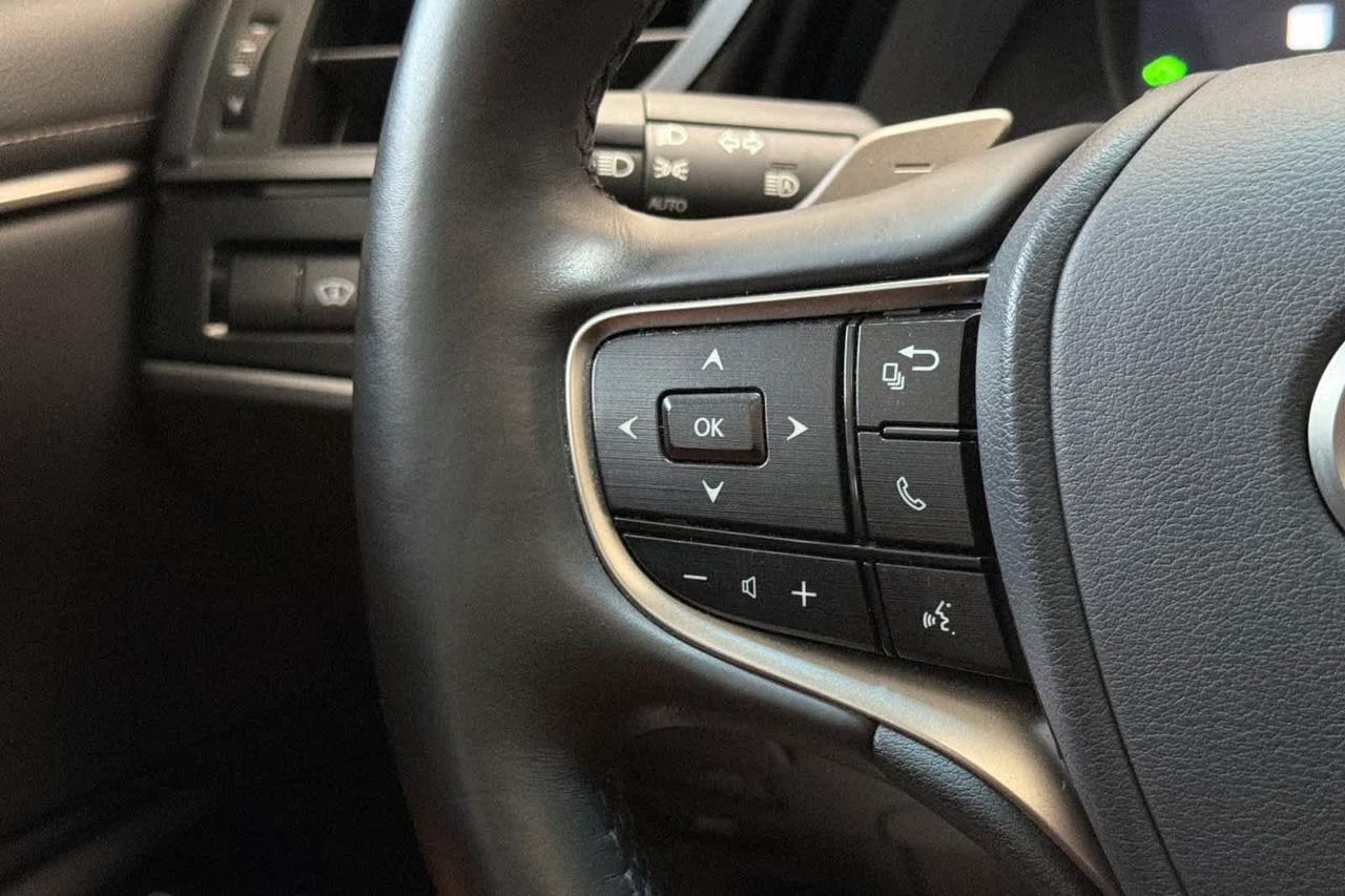 2025 Lexus ES 300h Roseville CA