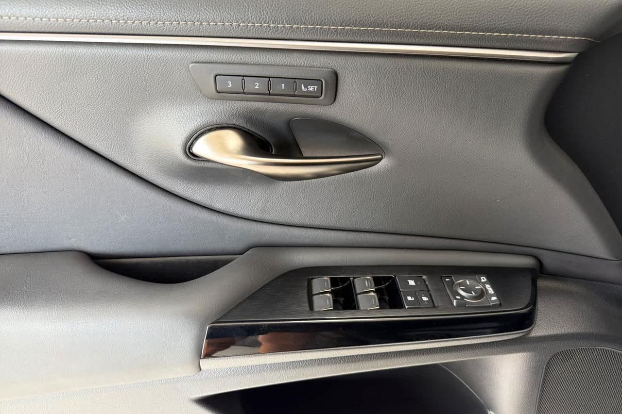2025 Lexus ES 300h Roseville CA