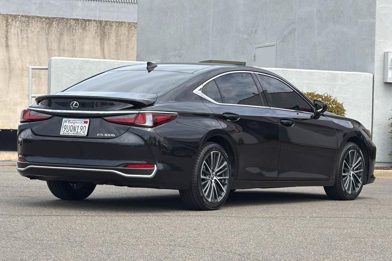 2025 Lexus ES 300h