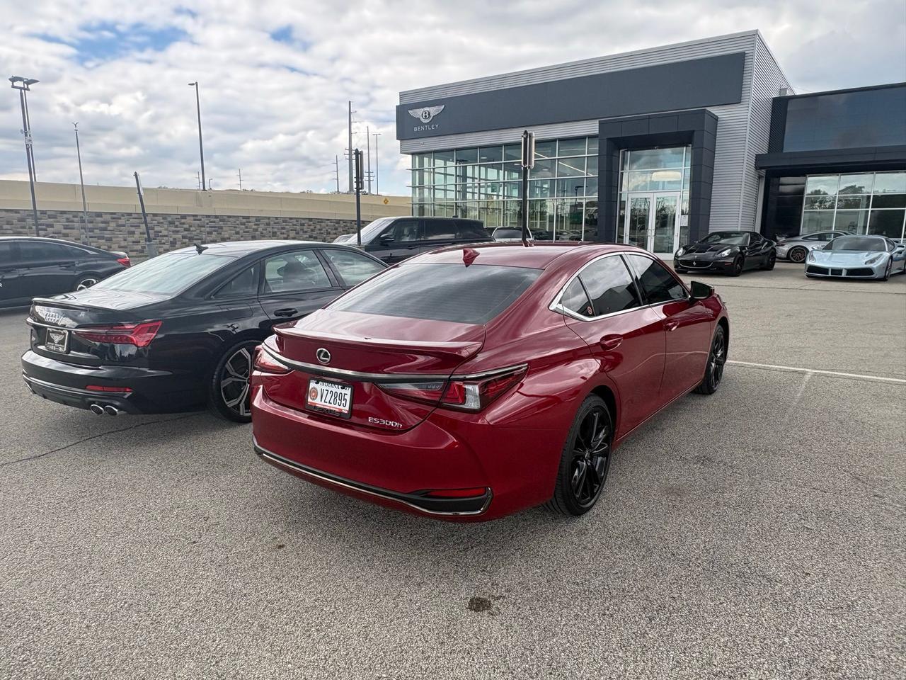 2025 Lexus ES 300h F SPORT Design