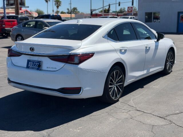 2025 Lexus ES 300h F SPORT Design