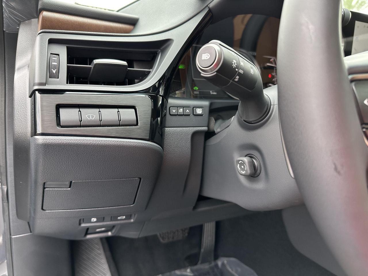 2025 Lexus ES 300h F SPORT Design Tucson AZ