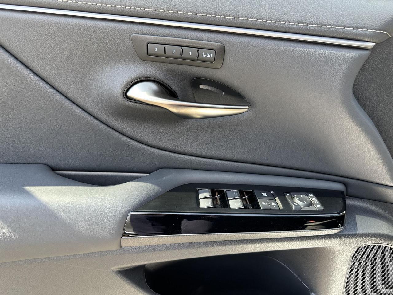 2025 Lexus ES 300h F SPORT Design Tucson AZ