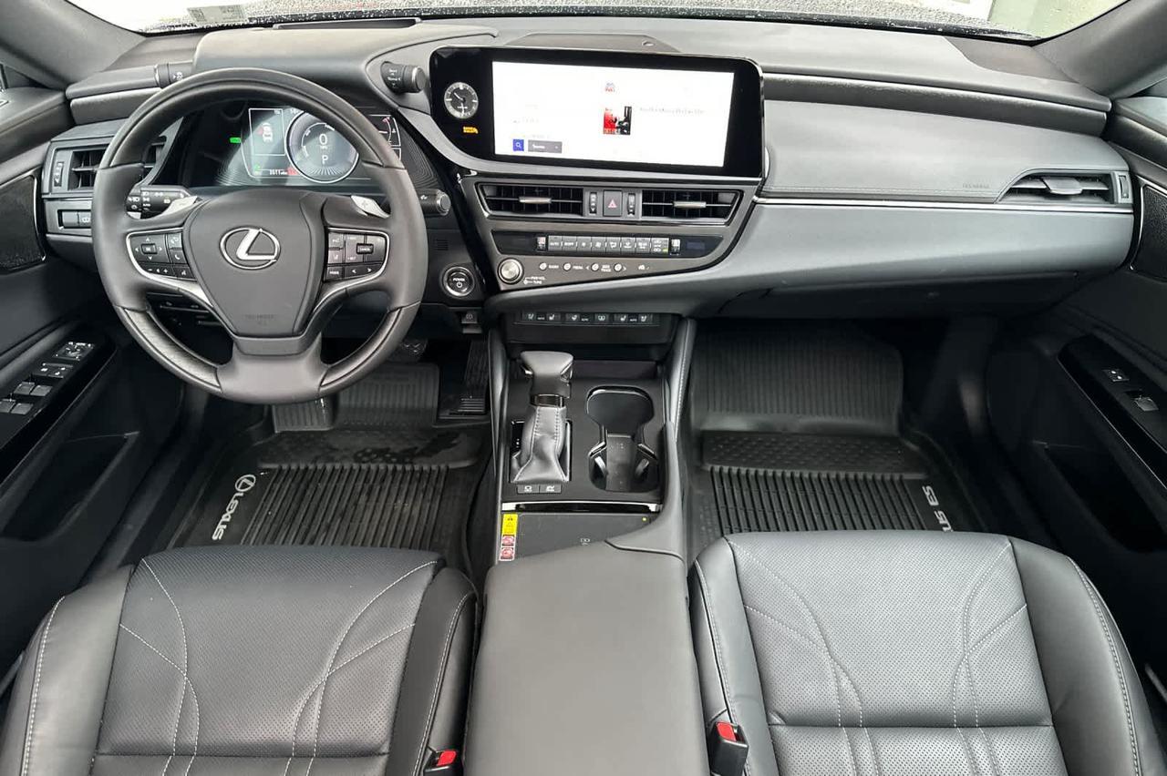 2025 Lexus ES 300h Luxury