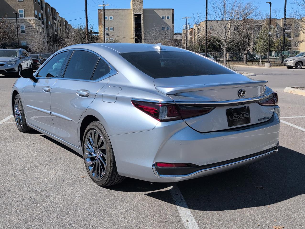 2025 Lexus ES 300h Luxury