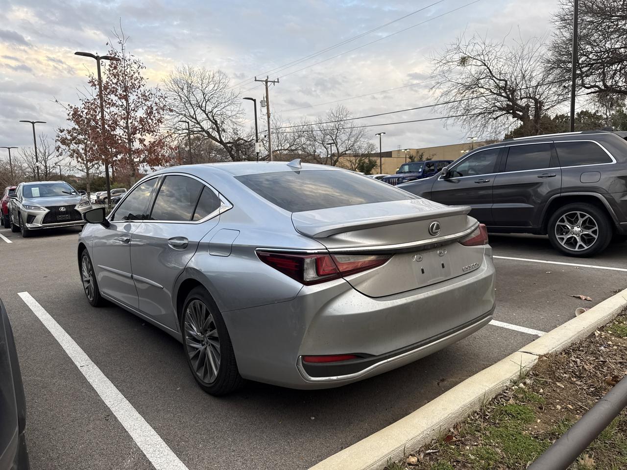 2025 Lexus ES 300h Luxury